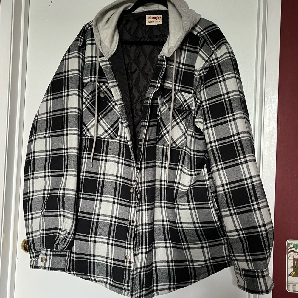 Wrangler Quilted Black White Jacket Hoodie. NWOT